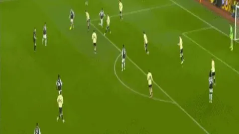 鲁尼谈范戴克昔日评价：或有误解，冠军光芒下公平争议待解